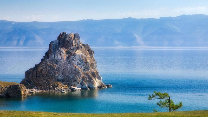 Hồ Baikal được bao quanh bởi các dãy núi có niên đại 25 triệu năm tuổi 