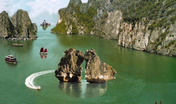 Du lịch nghỉ dưỡng: Đi du lịch Hạ Long vào mùa hè và những trải nghiệm thú vị Hon-trong-mai-ha-long(1)