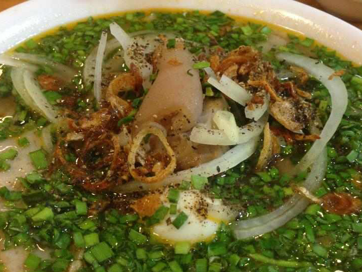 Bánh canh hẹ Phú Yên xanh mướt