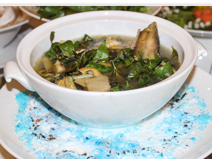 Canh chua lá dít thịt gà