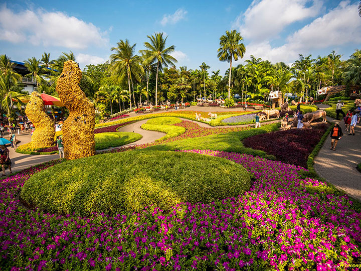 https://dulichviet.com.vn/images/bandidau/images/FREE%20AND%20EASY/ve%20tham%20quan/ve-tham-quan-lang-van-hoa-nong-nooch_du-lich-viet.jpg
