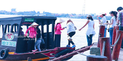 Du lịch Miền Tây trải nghiệm thú vui tát mương bắt cá (2015)