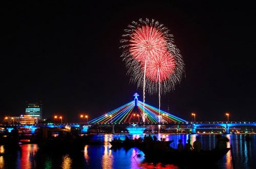 Kinh nghiệm du lịch Đà Nẵng: Đi xem bắn pháo hoa quốc tế tại Đà Nẵng