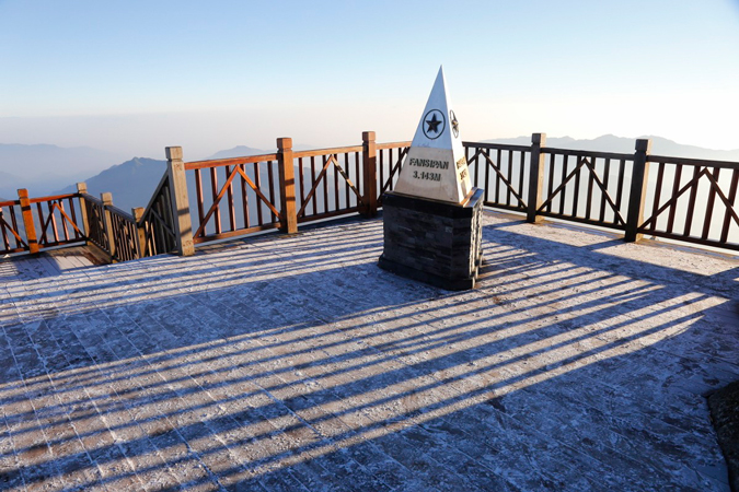 Du lịch nghỉ dưỡng: Du lịch Sapa mùa đông - Thiên đường tuyết mang đậm dấu ấn Vi Du-lich-sapa-mua-dong-suong-muoi-tren-dinh-fansipan_dulichviet