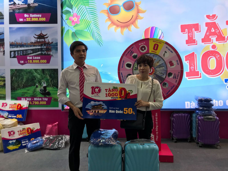 Chúc mừng khách hàng thắng lớn với “Săn” tour 0 đồng tại VITM Hà Nội