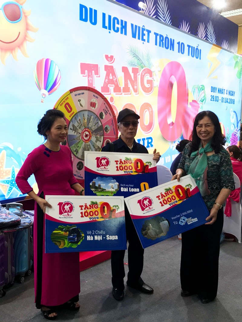Chúc mừng khách hàng thắng lớn với “Săn” tour 0 đồng tại VITM Hà Nội