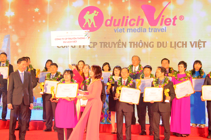 Du Lịch Việt đón nhận danh hiệu Top 10 Doanh nghiệp lữ hành Nội Địa hàng đầu TP.HCM
