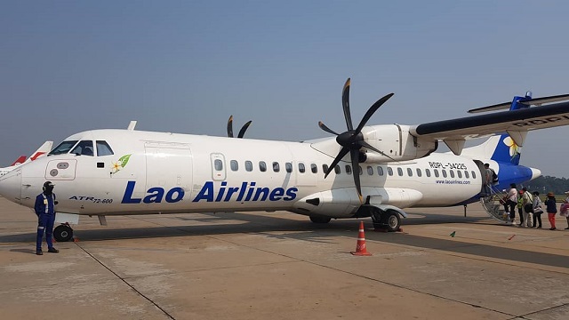 Khách du lịch Việt Nam có thể chọn máy bay để làm phương tiện di chuyển đến Lào
