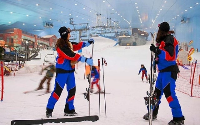 Đắm mình trong công viên tuyết Ski Dubai giữa lòng sa mạc rộng lớn