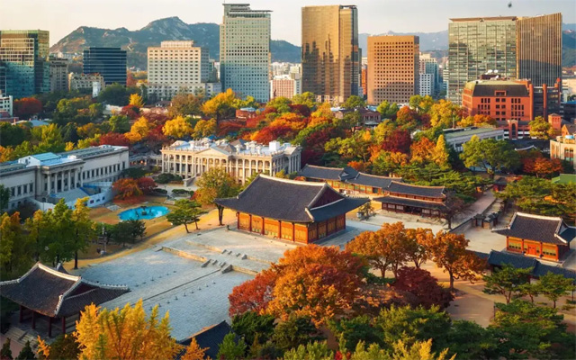 Khám phá nét kiến trúc độc đáo của cung điện Deoksugung khi du lịch Hàn Quốc