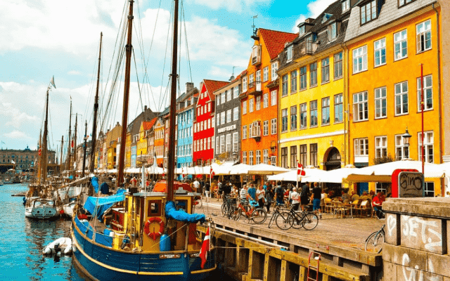 Khám phá thủ đô Copenhagen của Đan Mạch nổi tiếng trong tour Châu Âu