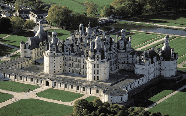 Chiêm ngưỡng vẻ đẹp lộng lẫy của lâu đài Château de Chambord - Pháp