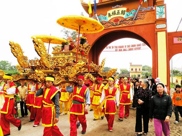 Lễ hội được diễn ra ngay tại cố đô Hoa Lư