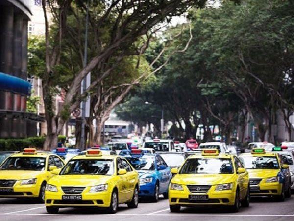 Taxi là phương tiện di chuyển công cộng phổ biến tại Singapore
