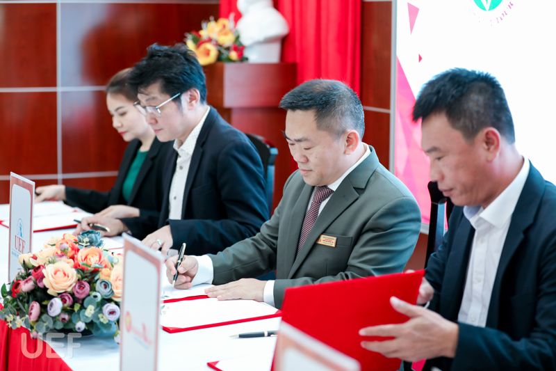 Lễ ký kết hợp tác MOU giữa Kinhnghiemdulich.vn và Trường Đại học Kinh tế - Tài chính TP HCM – UEF