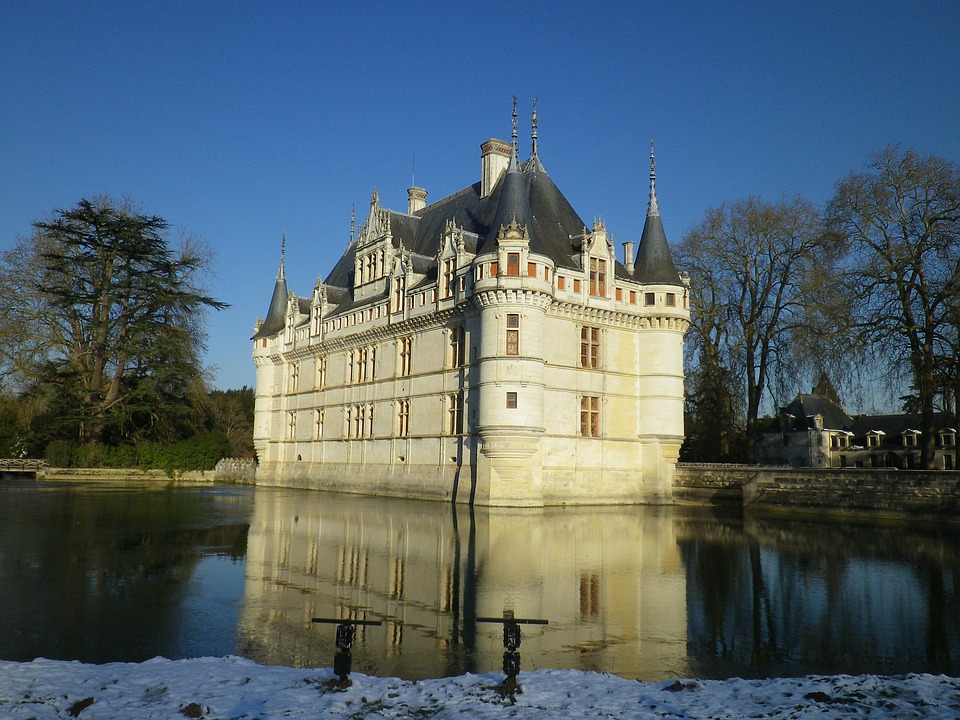 Tòa lâu đài Azay le Rideau