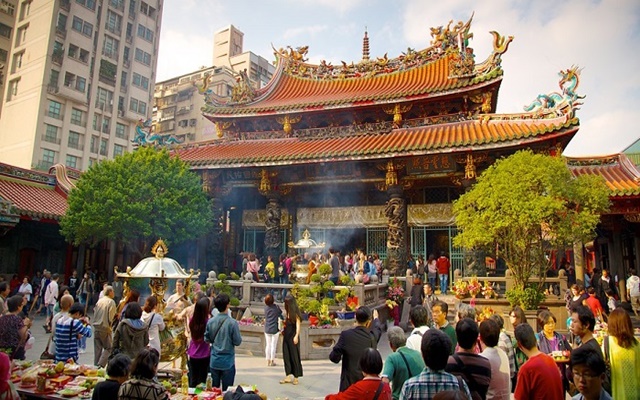 Top 5 ngôi chùa nổi tiếng linh thiêng nhất trong tour du lịch Đài Loan