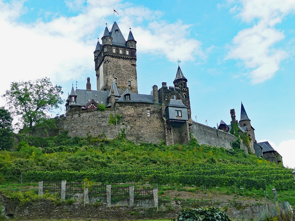 Lâu đài Bourscheid, luxembourg