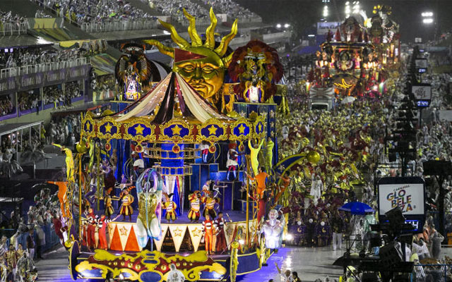 Mùa Lễ Hội Carnival (Tháng 2 - Tháng 3)