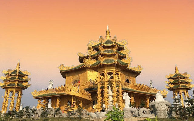 Chùa phúc lâm ngôi chùa dát vàng khiến bao du khách phải điêu đứng