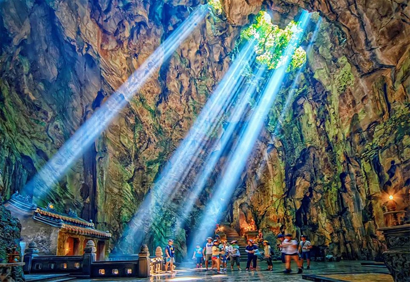 Vẻ đẹp trong hang động trên núi Ngũ Hành Sơn được nhiều du khách tìm đến