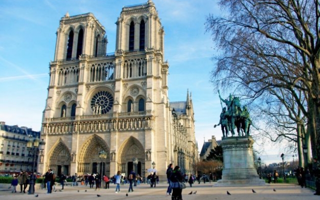 Điểm danh top 7 nhà thờ đẹp, tráng lệ nhất trong tour du lịch Pháp