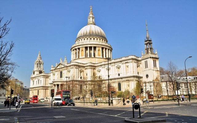 Chiêm ngưỡng kiến trúc cổ kính của nhà thờ St. Paul trong tour Anh