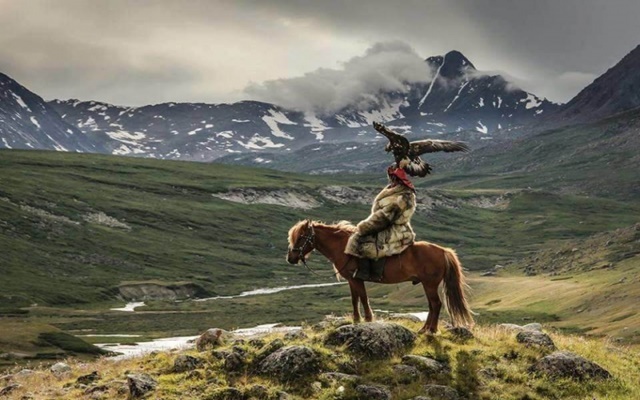 Du lịch Mông Cổ, khám phá dãy núi Altai hùng vĩ bậc nhất châu Á