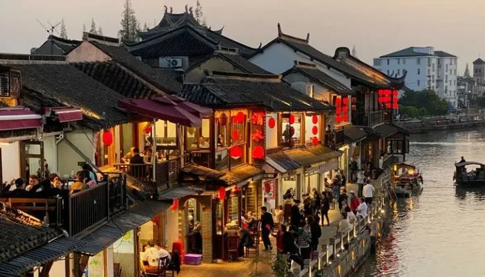 Phượng Hoàng Cổ Trấn