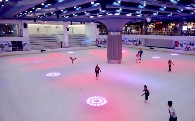 Sân trượt băng Vinpearlland Ice Rink Cần Thơ