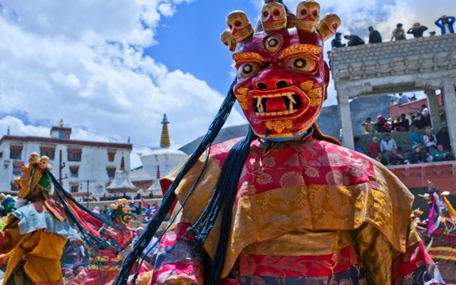 Khám phá những lễ hội văn hóa thú vị trong tour du lịch Tây Tạng