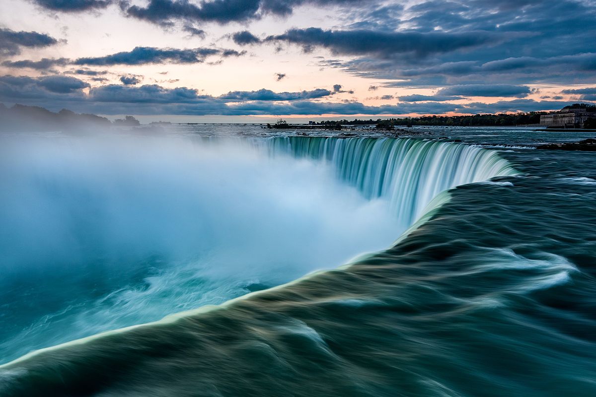 Thác Niagara là một thác nước gồm 3 thác nhỏ đẹp nhất nước Mỹ