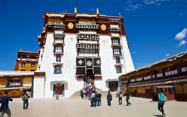 Thăm viếng tu viện Drepung lớn nhất ở Tây Tạng