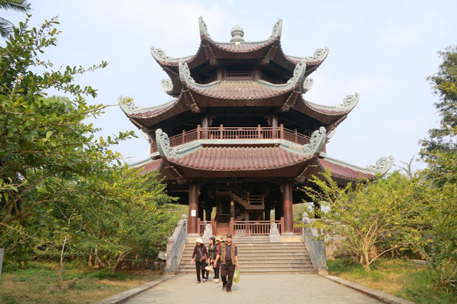 Hành trình tâm linh bên tháp chuông Chùa Bái Đính Thap-chuong-trong-dong-bai-dinh
