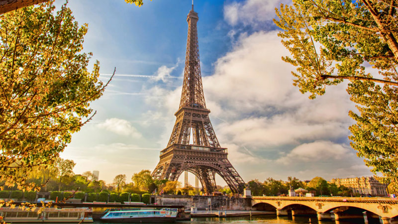 Tháp Eiffel - biểu tượng của Paris
