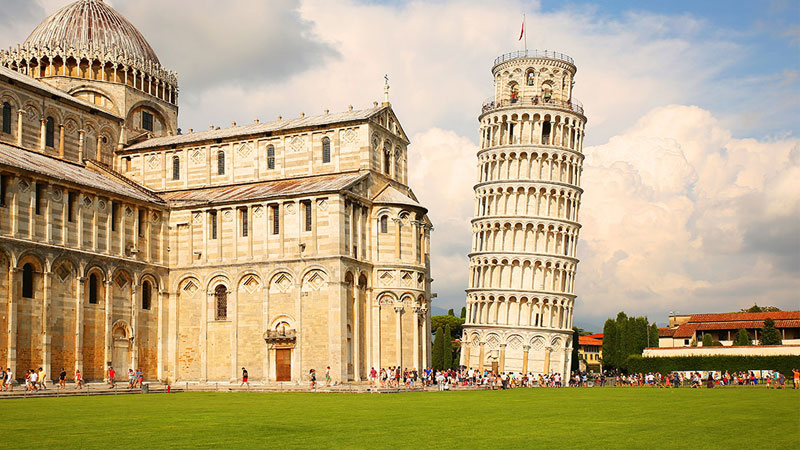 Tháp nghiêng Pisa - biểu tượng của đất nước hình chiếc Ủng