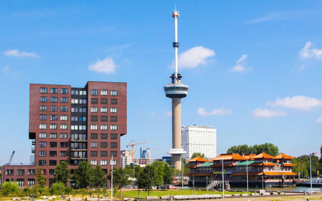 The Euromast - tháp nổi tiếng nhất ở Rotterdam