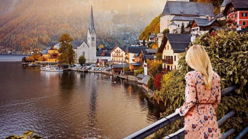 Thị trấn Hallstatt đẹp lãng mạn khó cưỡng nằm bên vách núi hùng vĩ