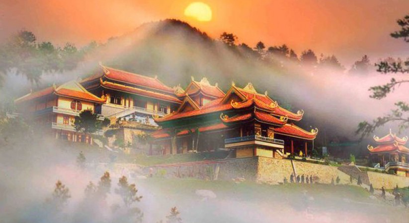 Khung cảnh thiền viện Trúc Lâm nổi tiếng ở sứ sở sương mù - Đà Lạt