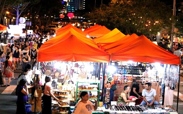 Khám phá thiên đường ẩm thực chợ đêm Sơn Trà khi du lịch Đà Nẵng