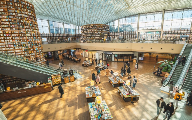 Check in Starfield Library - thư viện sách khổng lồ khi du lịch Hàn Quốc