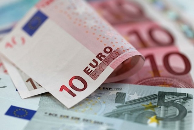 Tiền tệ được dùng chính ở Pháp là Euro