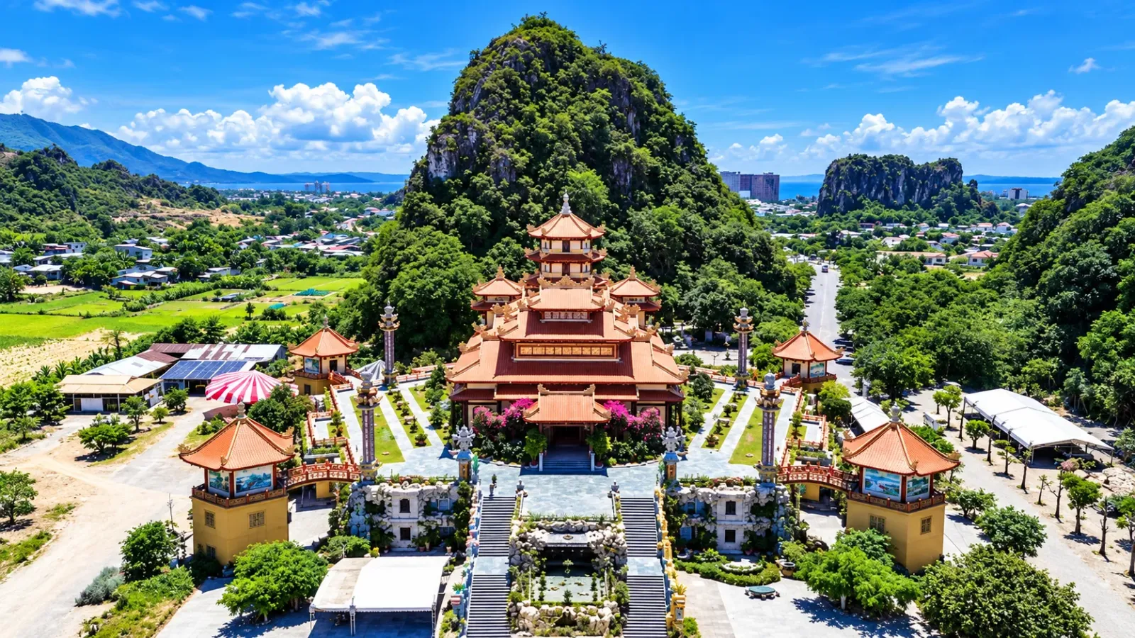 Chùa Quan Âm còn gọi là chùa Thiên Mai giữa núi rừng khu vực Đa Mi