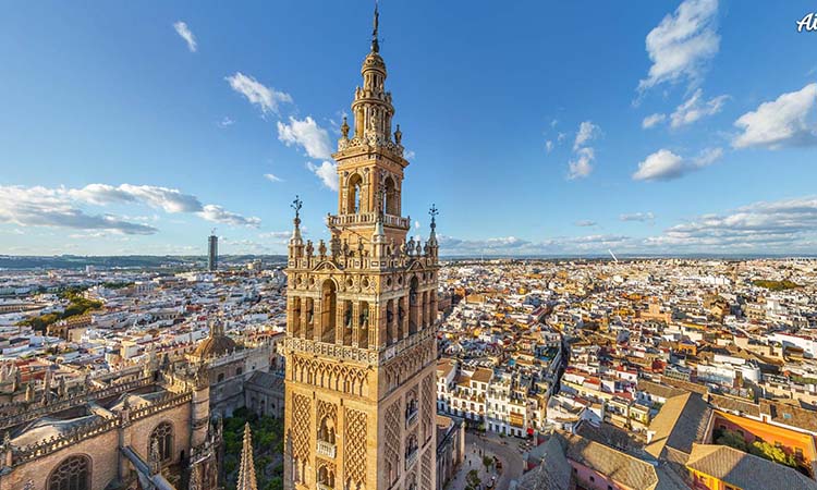 Tòa tháp La Giralda – Niềm tự hào của thành phố Sevilla