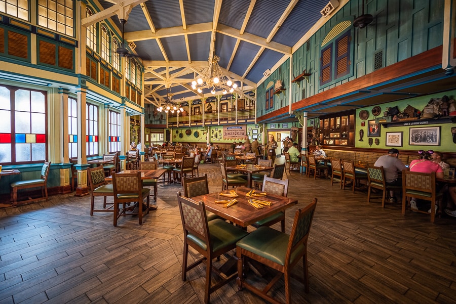 Nhà hàng Jungle Cruise Restaurant với kiến trúc độc đáo.