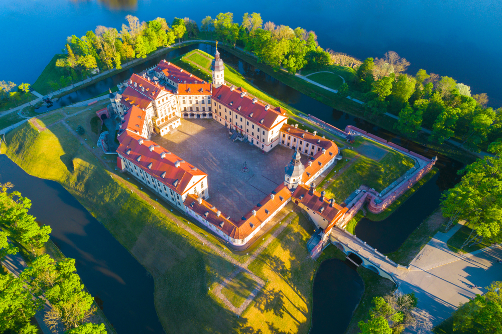  Du lịch Đông Âu mùa Thu – Lâu đài Nesvizh, Belarus