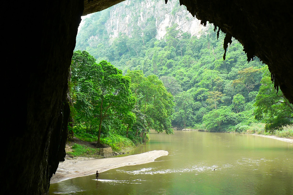 Khung cảnh ấn tượng từ động Puông. Tour bac kan, tour du lich bac kan.