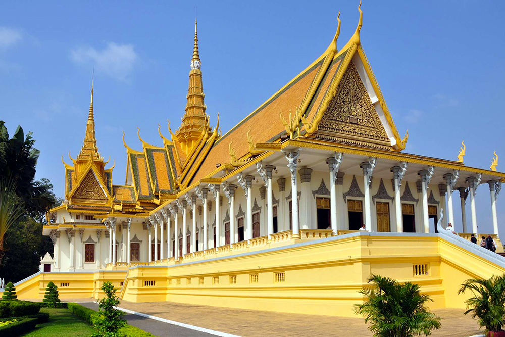 Cung điện Hoàng Gia nổi bật với kiến trúc đậm bản sắc Campuchia. tour campuchia, tour du lich campuchia.