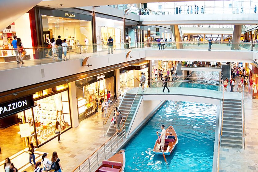 Đến Singapore, bạn cũng nên đi shopping tại những trung tâm thương mại đẳng cấp nhất.