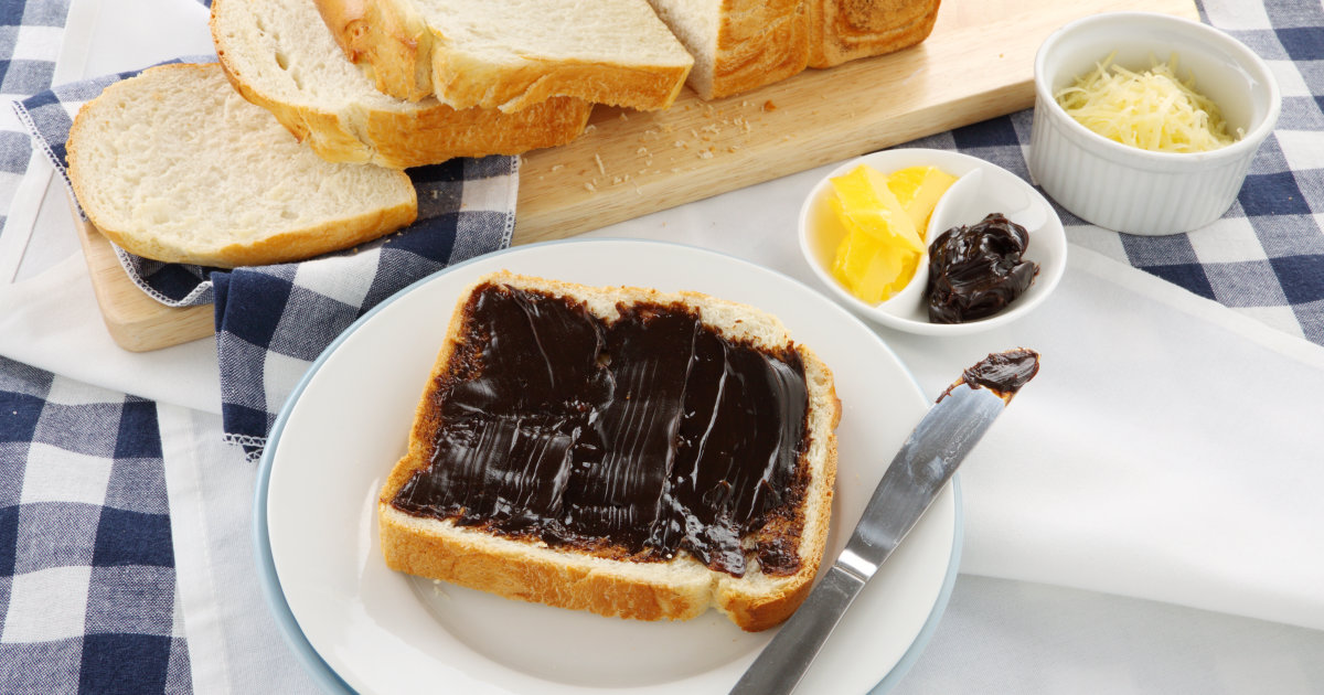 Vegemite cũng là một loại thực phẩm độc đáo và thơm ngon bạn nên nếm ngay khi đi tour châu Úc.